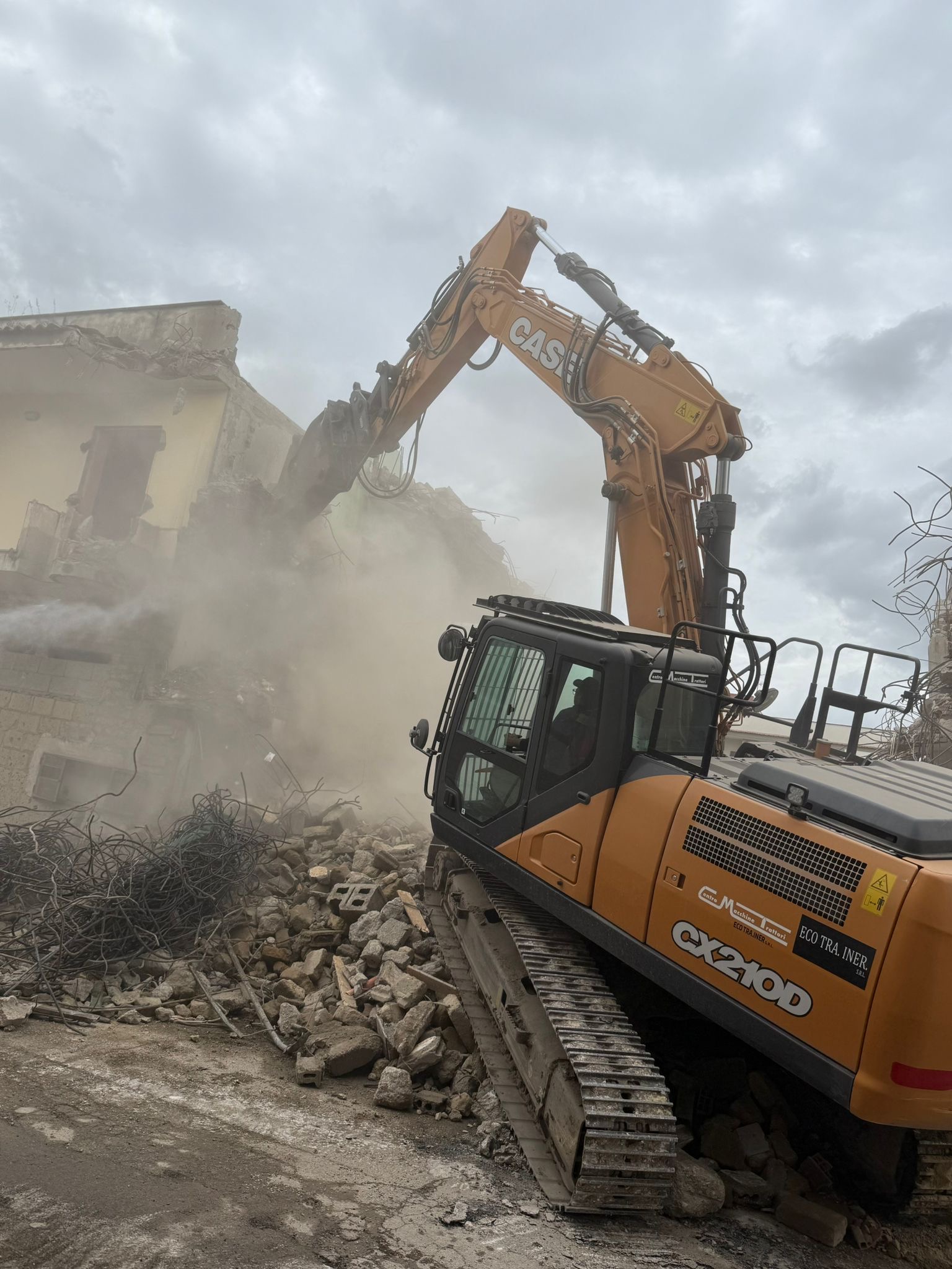 Demolizioni civili – CASE CX210D ECO TRA.INER